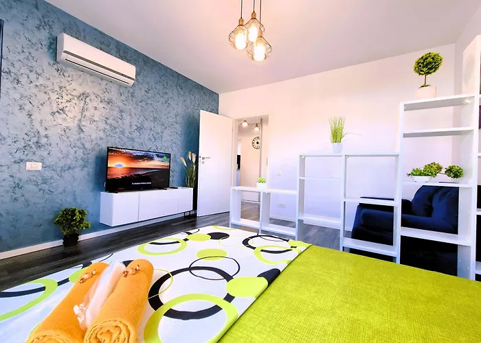 Chique Studio Near Mall Plaza