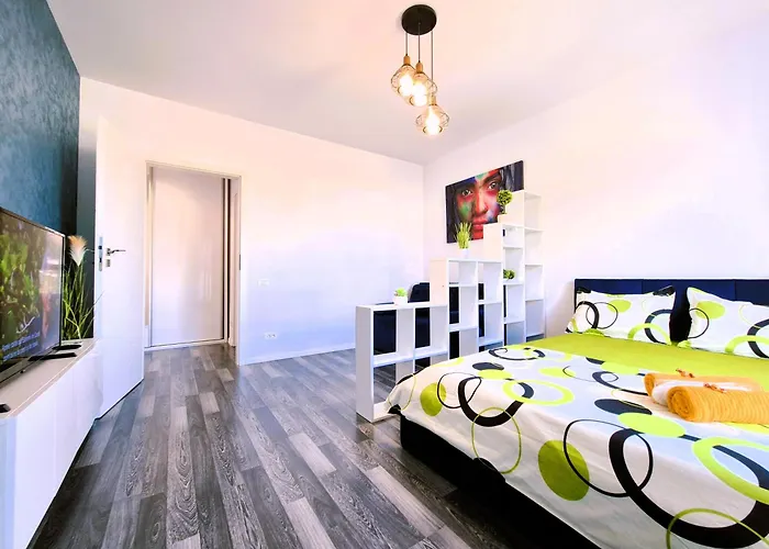 Chique Studio Near Mall Plaza