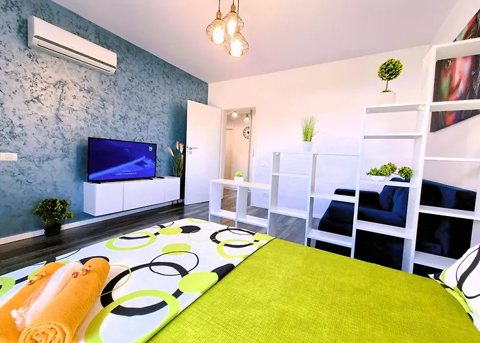 Chique Studio Near Mall Plaza