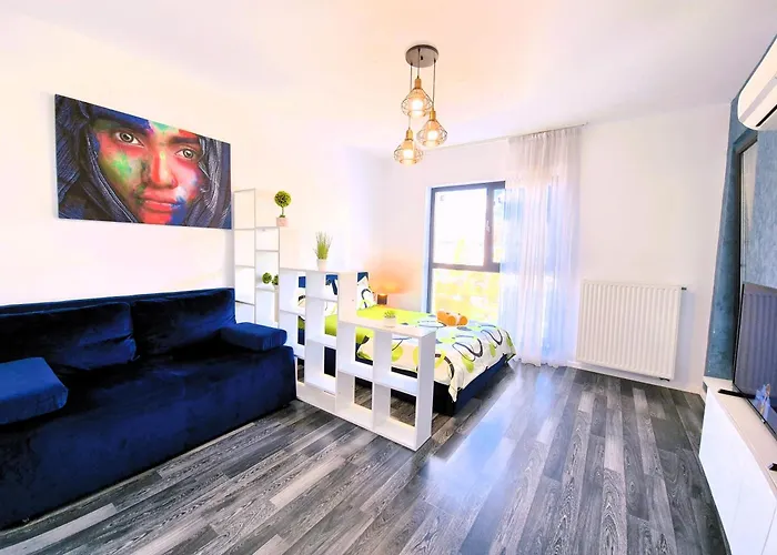 Chique Studio Near Mall Plaza