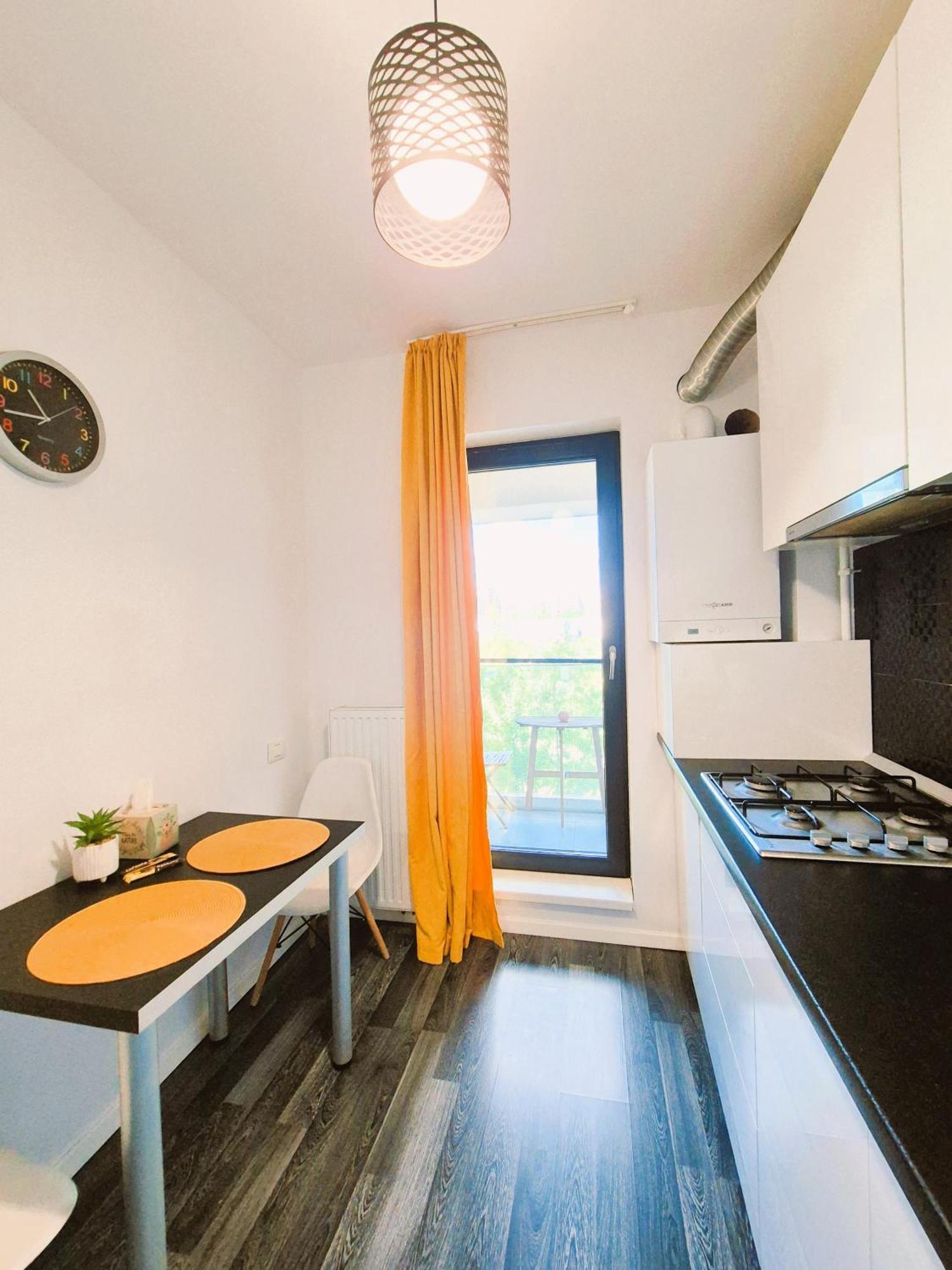 Chique Near Mall Plaza * Bucureşti