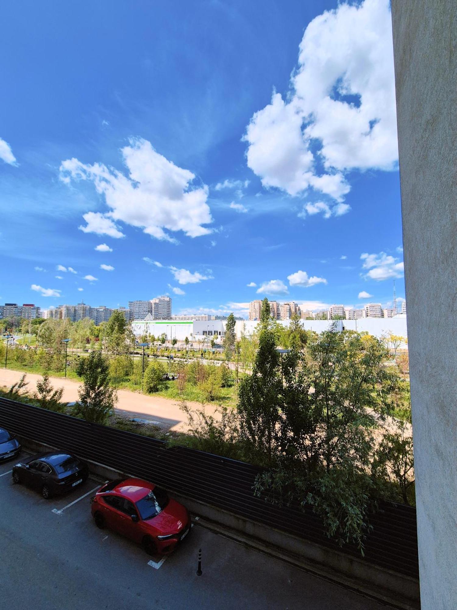 Chique Near Mall Plaza * Bucureşti